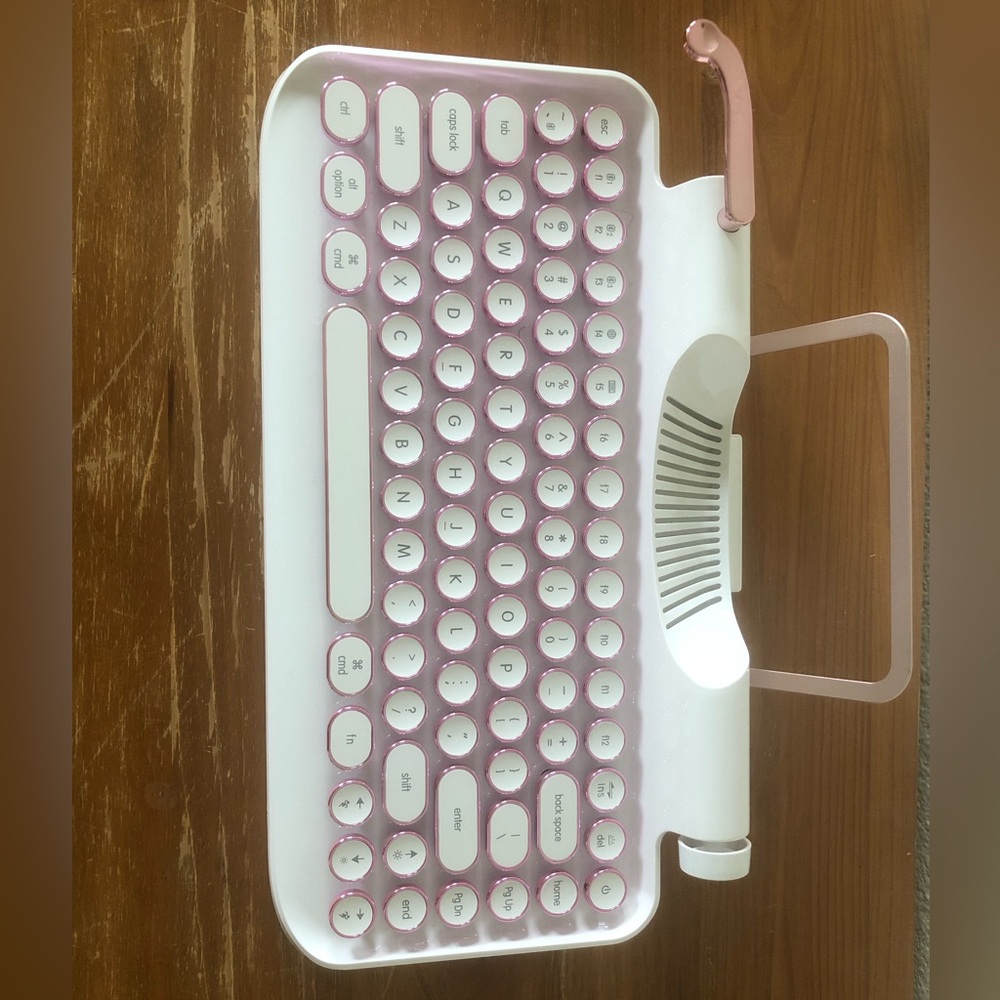 Knewkey’s Rymek Chic Mechanical Keyboard